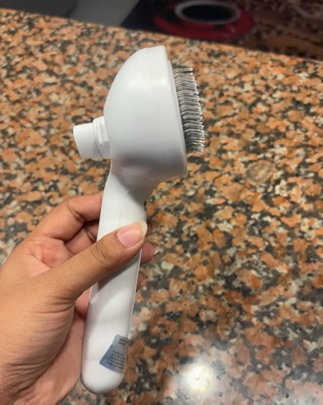 Escova Mágica Premium na mão